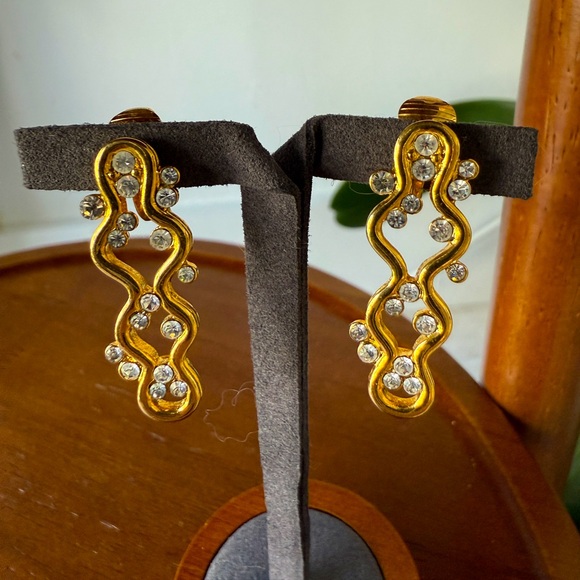 LOT 1673 18K gold plated Givenchy vintage clip on earrings - Picture 1 of 5